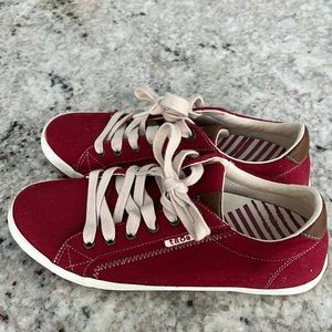 Taos red sneaker